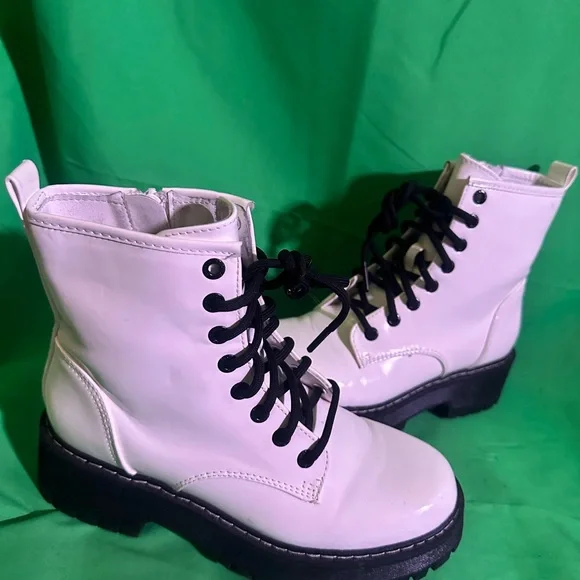 Stylish White Combat Boots - Picture 5 of 8